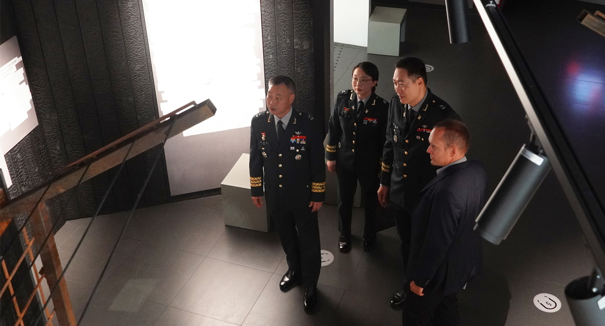 Muzeju apmeklē augsta ranga Korejas Republikas armijas pārstāvji